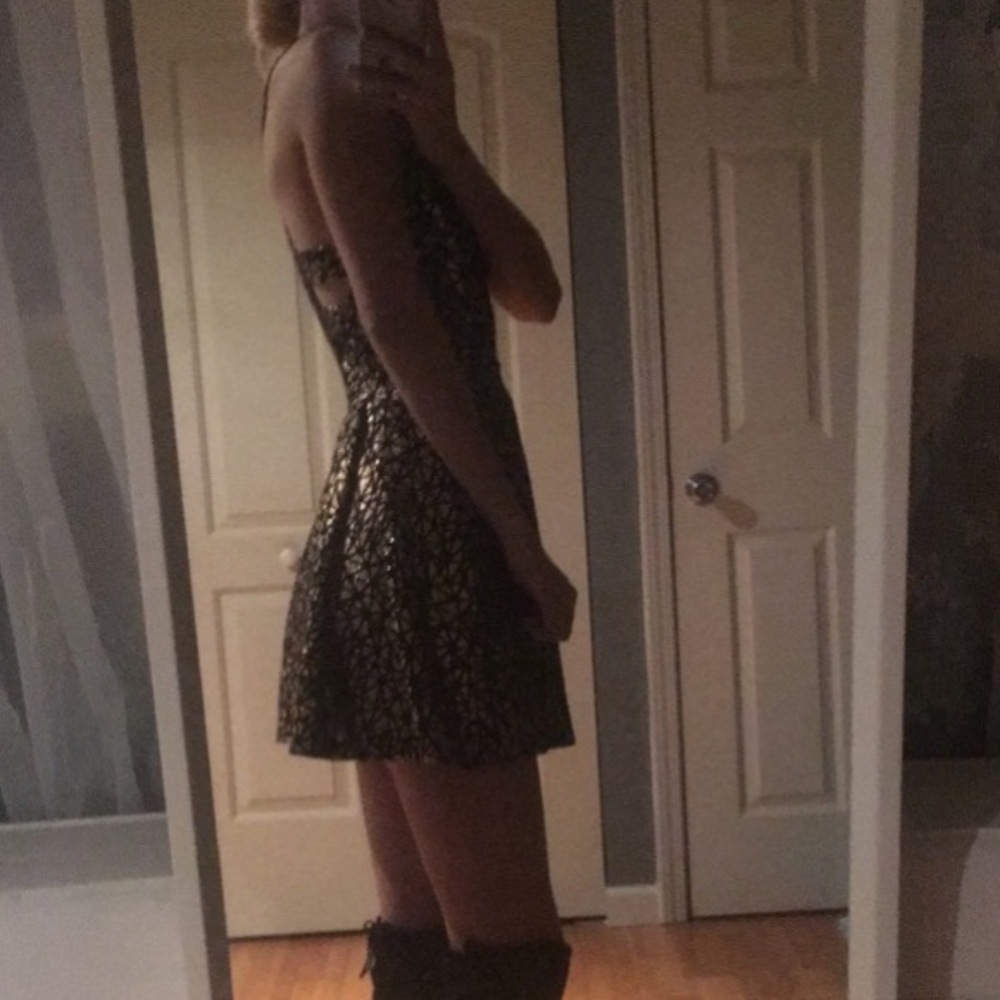 🚨 Event Dress - Picture 2 of 5